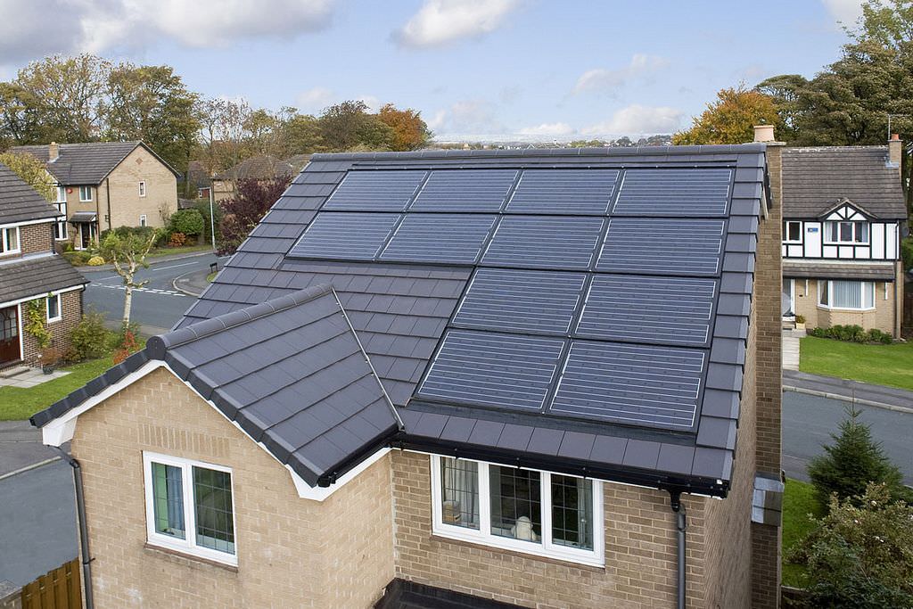 Installation av solcellspaneller & solfångare på tak, Gullmarsvägen, Årsta Gullmarsplan